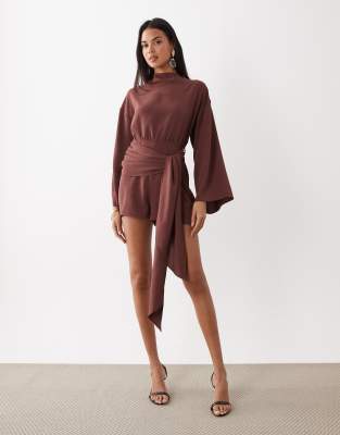 ASOS DESIGN - Blouson-Playsuit in Schokobraun mit Bindegürtel-Brown
