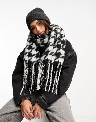 ASOS DESIGN blown up houndstooth check fluffy scarf