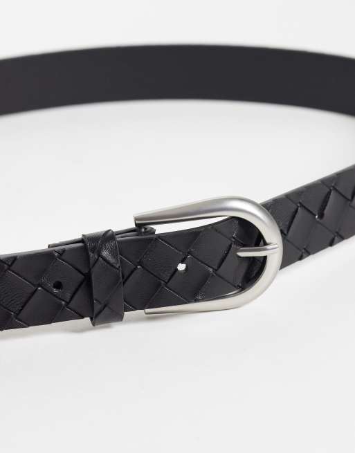 ASOS DESIGN bælte i sort imiteret læder med præget kurveflet, 3 af 3