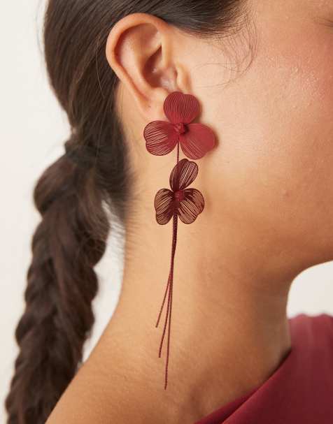 ASOS DESIGN – Blumen-Ohrstecker in Burgunderrot mit Draht-Design und Kettenquasten-Anhänger - view 1