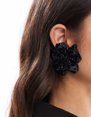 ASOS DESIGN - Blumenohrringe in Schwarz mit Perlenverzierung