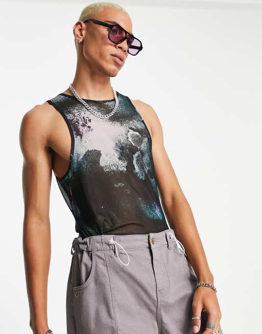 ASOS DESIGN – Blurrigt mönstrat linne i muscle fit av mesh - MULTI