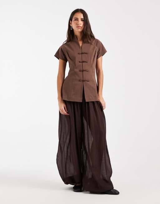 ASOS DESIGN blus med mandarin-krage och kort ärm i brunt, set, 2 av 4