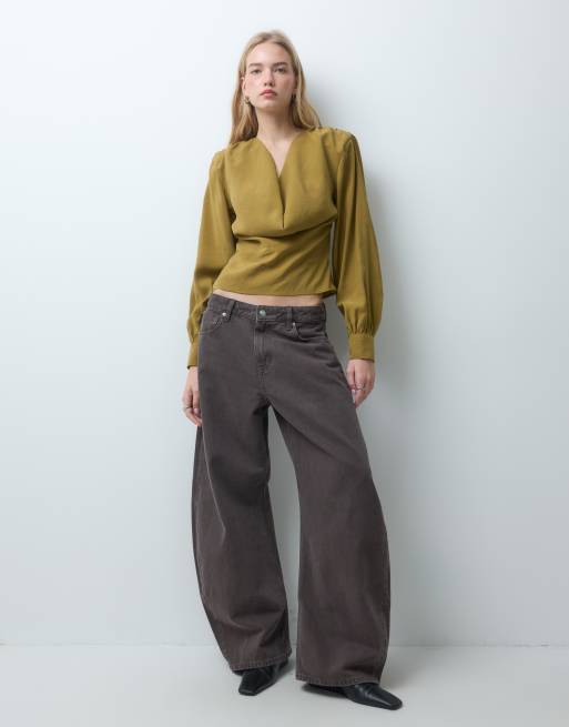 ASOS DESIGN blus med mycket djup urringning och draperad framdel i senapsgult, 3 av 4