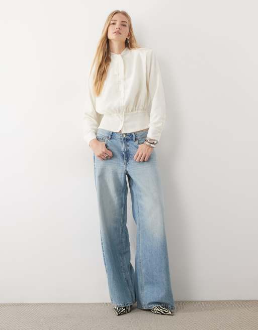 ASOS DESIGN blus med rynkade detaljer och axelvaddar i ivory, 2 av 4