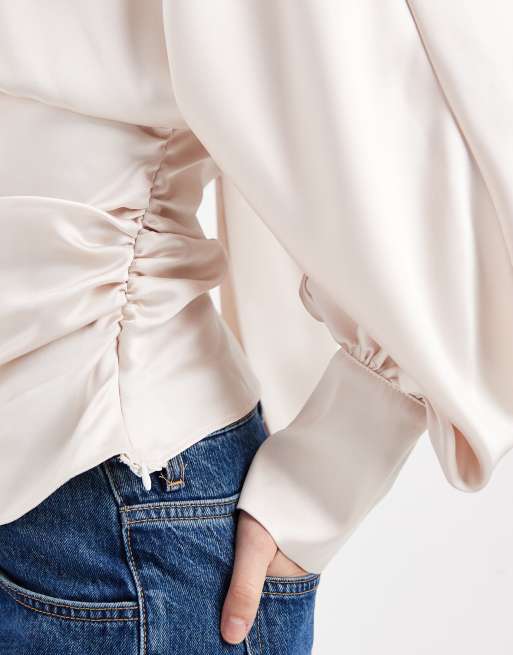 ASOS DESIGN - Blusa accollata in raso rosa con maniche ad ali di pipistrello, 3 di 4