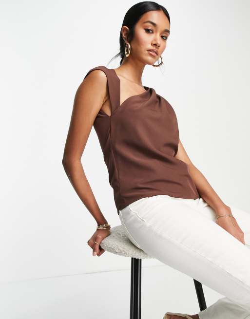 ASOS DESIGN - Blusa color cioccolato con maniche ad aletta e scollo asimmetrico