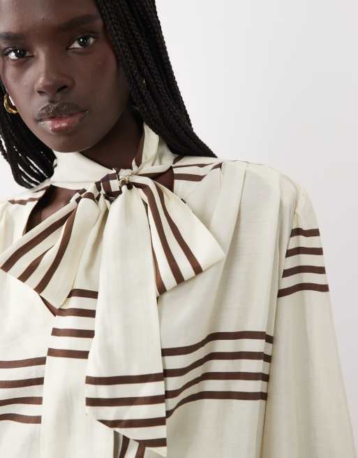 ASOS DESIGN blusa con lazo en el cuello a cuadros crema, 3 de 4