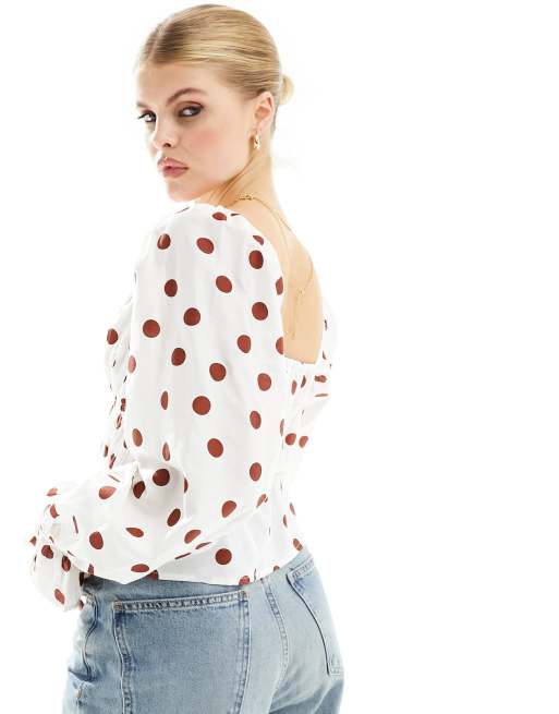 ASOS DESIGN - Blusa con scollo squadrato e maniche a sbuffo a pois 