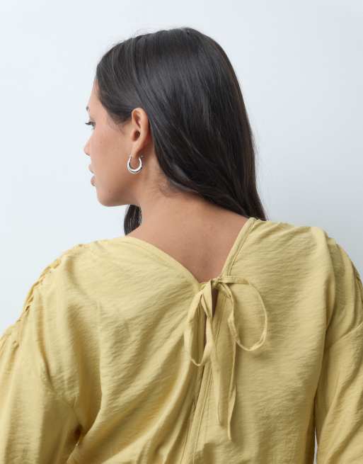 ASOS DESIGN blusa con vita arricciata e maniche a uovo color miele, 2 di 4