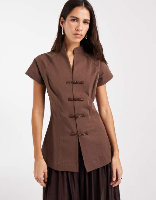ASOS DESIGN blusa coordinata con colletto alla coreana e maniche corte in marrone, 1 di 4