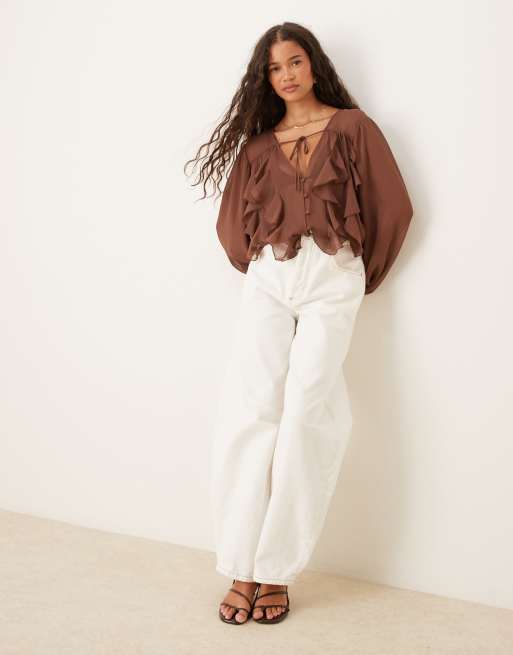 ASOS DESIGN - Blusa in chiffon color cioccolato con volant sulle maniche, 2 di 4