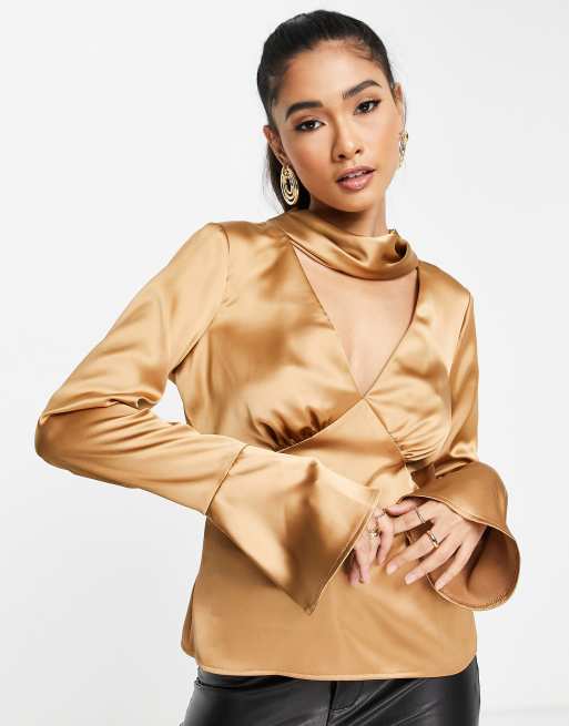 ASOS DESIGN - Blusa in raso a maniche lunghe con dettaglio sul collo 