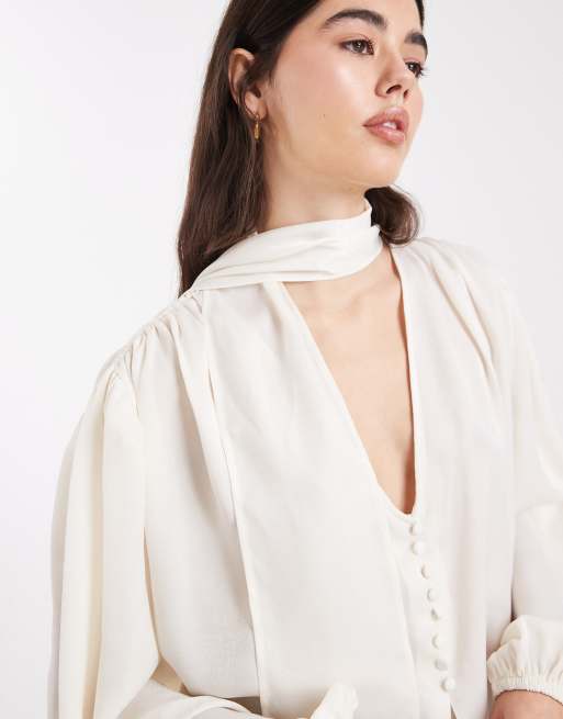ASOS DESIGN - Blusa in raso color avorio con foulard, 2 di 4