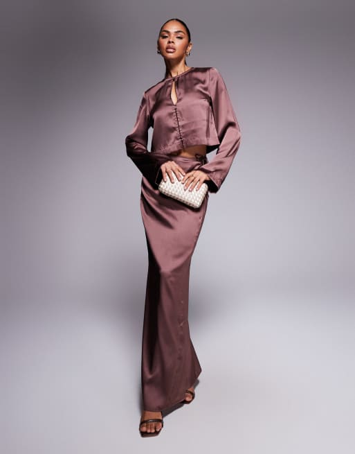 ASOS DESIGN - Blusa in raso color cioccolato con due bottoni in coordinato