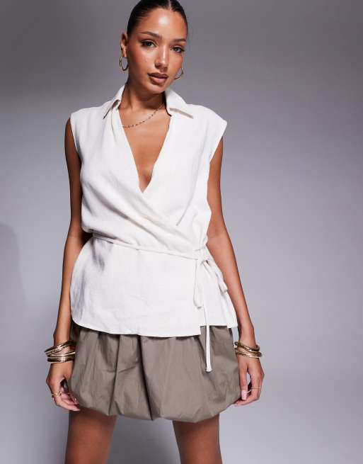ASOS DESIGN - Blusa senza maniche color panna effetto lino a portafoglio
