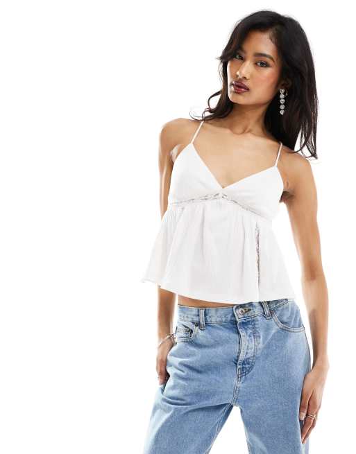 ASOS DESIGN - Blusa stile canottiera bianca stropicciata con schiena scoperta e inserto in pizzo
