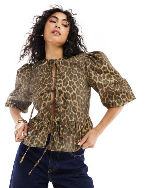 ASOS DESIGN Bluse aus Baumwoll Popeline mit Leopardenprint Binde Details und SchoBchen ASOS