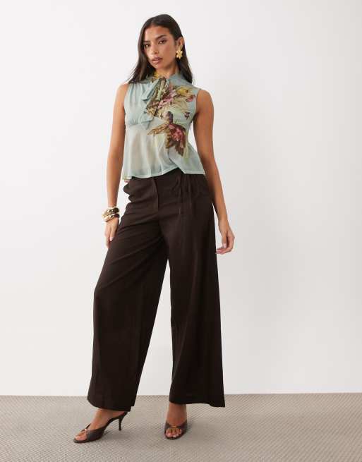 ASOS DESIGN bluse i printet stretch-chiffon med sløjfedetalje i blå blomsterprint, 2 af 4