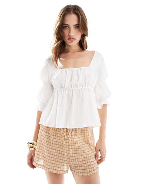 ASOS DESIGN – Bluse in Elfenbeinweiß mit eckigem Ausschnitt und Puffärmeln - view 1