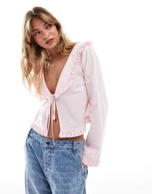 ASOS DESIGN - Bluse in Rosa mit Bindeband vorne am Kragen