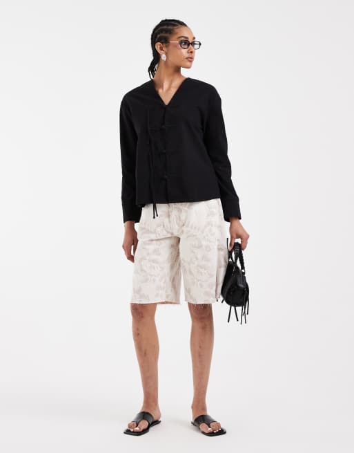 ASOS DESIGN – Bluse in Schwarz mit Mandarinkragen und gebundener Vorderseite, 3 von 4