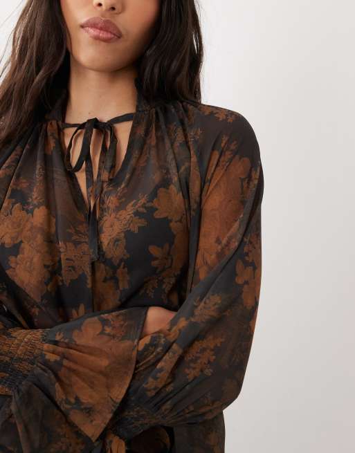 ASOS DESIGN Bluse mit Bindeband am Hals, leicht und transparent, mit Blumenmuster, 2 von 4