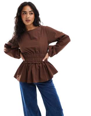 ASOS DESIGN - Bluse mit elastischer Taille und Blousonärmeln-Brown