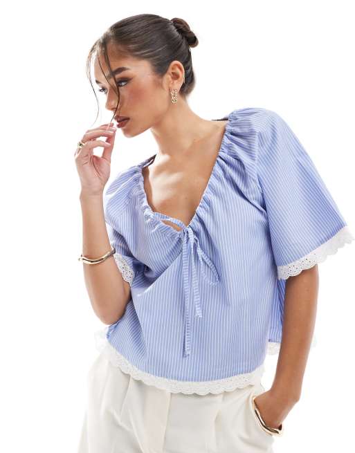 ASOS DESIGN – Bluse zum Reinschlüpfen in Blau gestreift mit gerafftem Ausschnitt