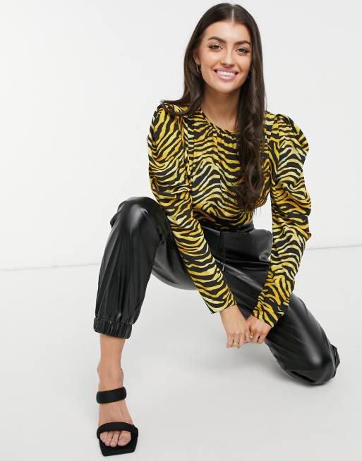 ASOS DESIGN – Bluzka z obszernym długim rękawem, w tygrysi wzór, 4 z 4