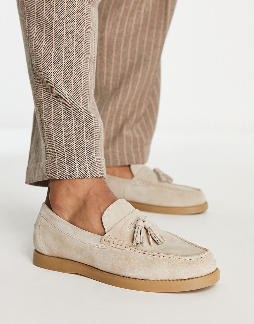 ASOS DESIGN boat shoe in beige suede with contrast sole-Neutral