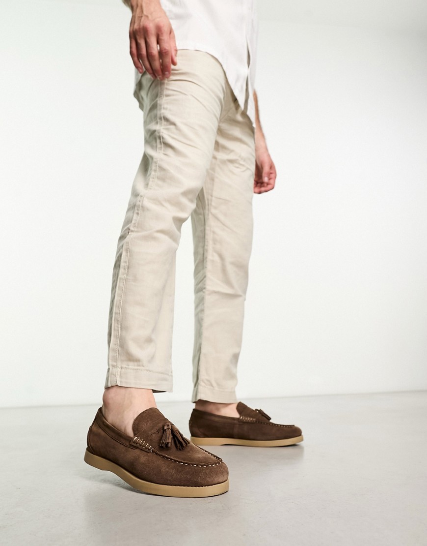 boat shoe in brown suede with contrast sole