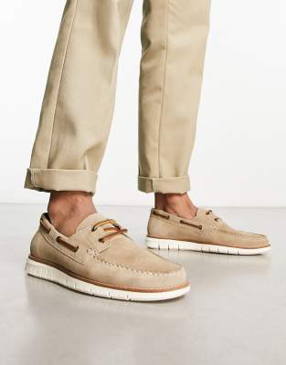  boat shoes in stone suede