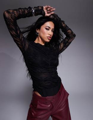 ASOS DESIGN - Body à manches longues en dentelle froncé sur l'avant - Noir