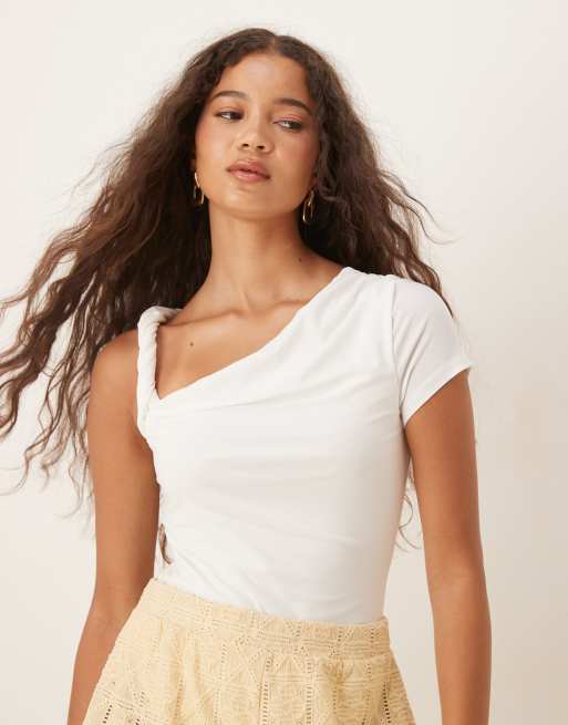 ASOS DESIGN - Body a maniche corte drappeggiato con spallina attorcigliata color panna con cut-out