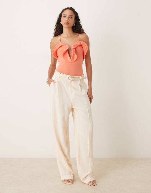 ASOS DESIGN - Body allacciato al collo color corallo con scollo profondo e volant, 4 di 4