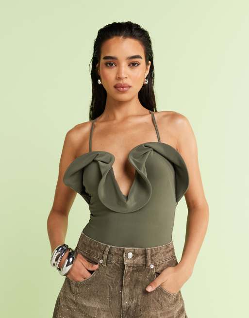 ASOS DESIGN - Body allacciato al collo con volant