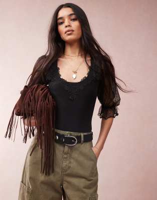 ASOS DESIGN - Body aus genopptem Netzstoff in Schwarz mit Herzausschnitt und Puffärmeln