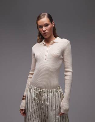 ASOS DESIGN - Body aus Rippstrick in Ecru mit Polokragen und Knopfleiste-Gelb