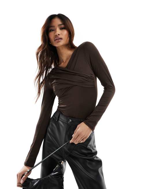 ASOS DESIGN - Body avvolgente a portafoglio color cioccolato