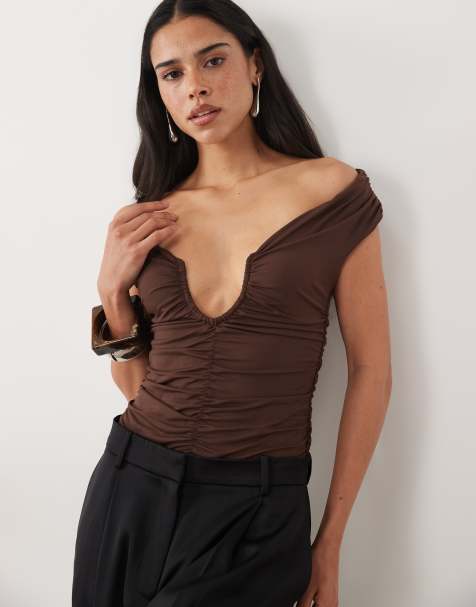 ASOS DESIGN - body con escote Bardot y detalle de cuello ancho en marrón - view 1