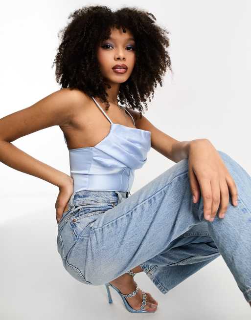 ASOS DESIGN - Body en satin avec col bénitier et surpiqûres - Bleu pastel