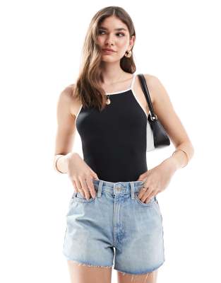 ASOS DESIGN - Body in Schwarz mit weißen Zierstreifen und schmalen Trägern