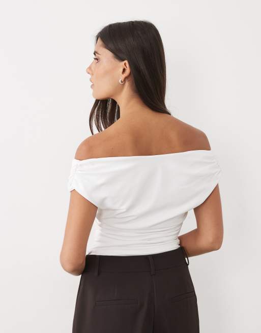 ASOS DESIGN body med bara axlar och U-formad skärning i cream, 4 av 4