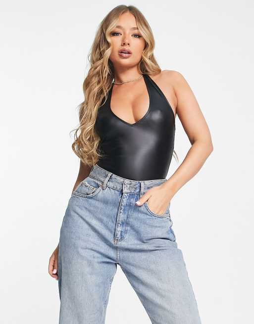 ASOS DESIGN - Body met halternek en leerlook in zwart