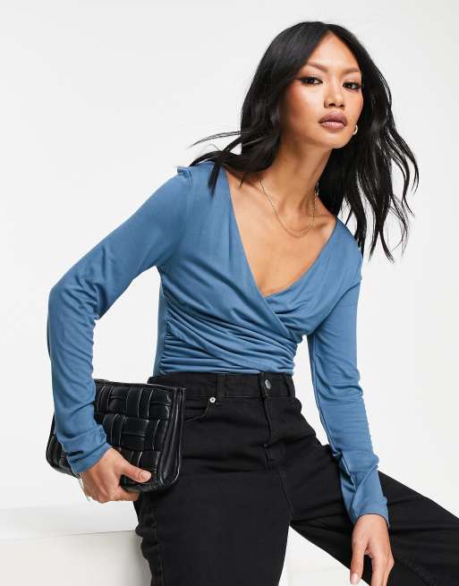 ASOS DESIGN - Body met overslag en lange mouwen in leisteen blauw