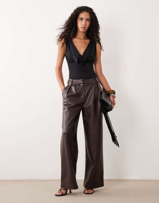 ASOS DESIGN Body mit tiefem, drapiertem Wasserfallausschnitt in Schwarz, 4 von 4