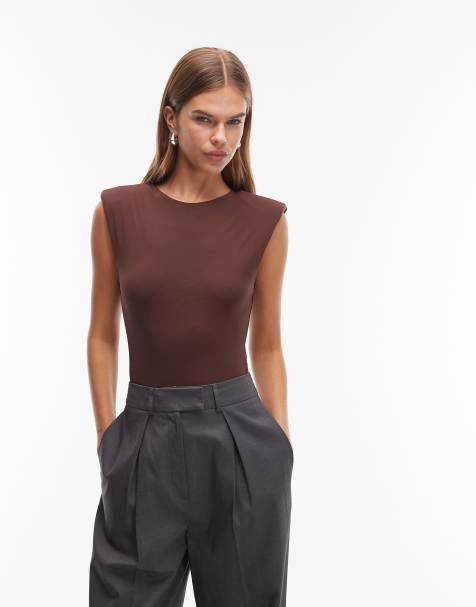 ASOS DESIGN - Body sinuoso senza maniche color cioccolato con spalline imbottite - view 1