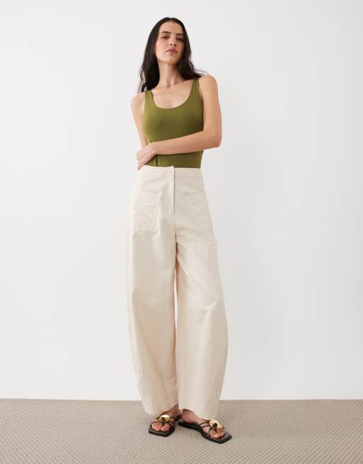 ASOS DESIGN - Body van gladde polyamide met lage ronde hals in kaki, 2 van 4