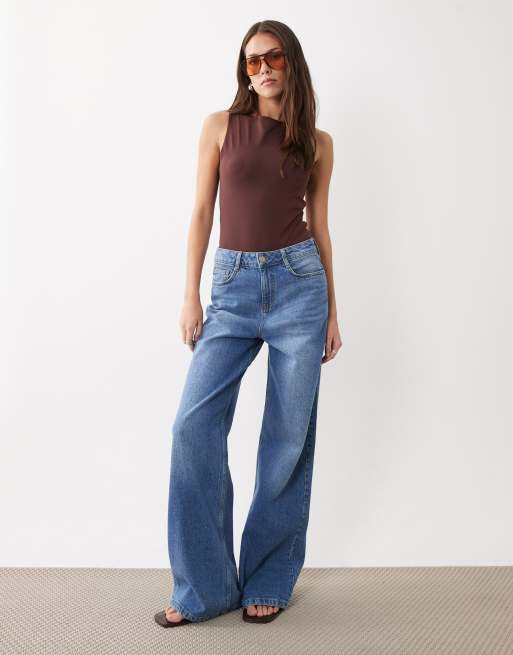 ASOS DESIGN - Body van gladde polyamide met racerhals en open achterkant in chocoladebruin, 2 van 4